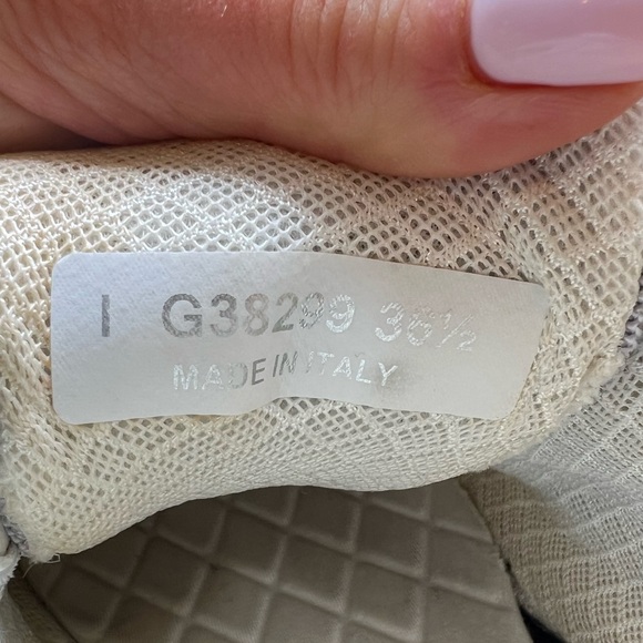 Authentic Chanel sneakers size 36.5 - Picture 9 of 10